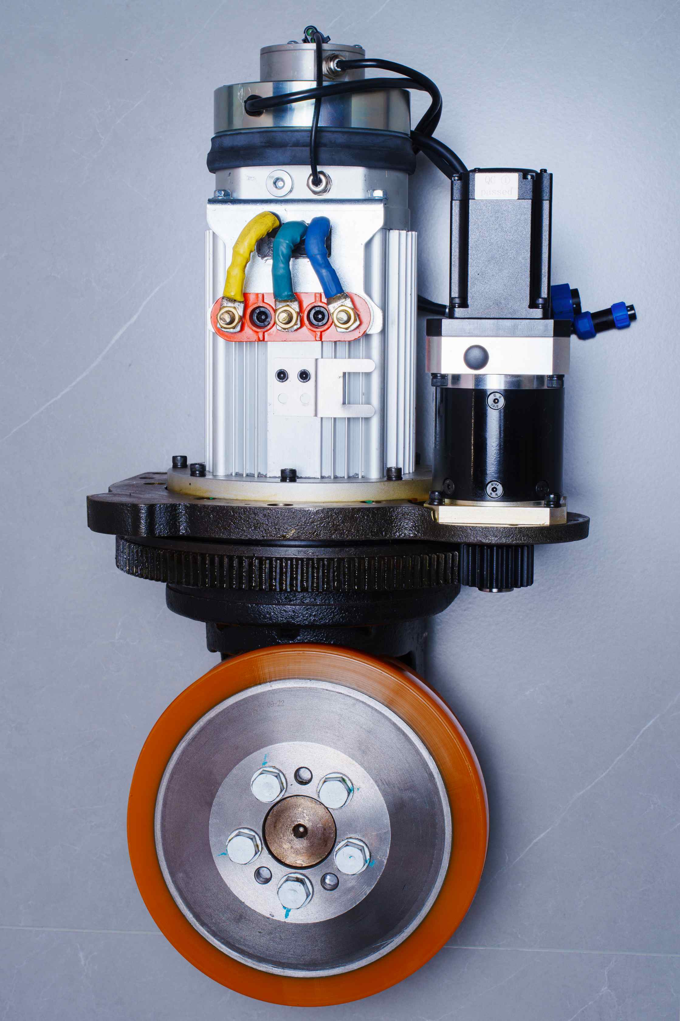 2.5kw立式舵轮驱动总成